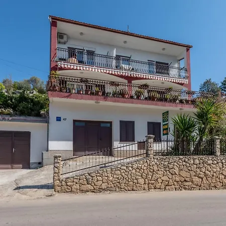 Charming With Balcony - Comfort One Bedroom Apartment