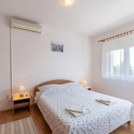 Charming With Balcony - Comfort One Bedroom